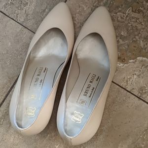 Vintage Bruno Magli Cream leather pumps